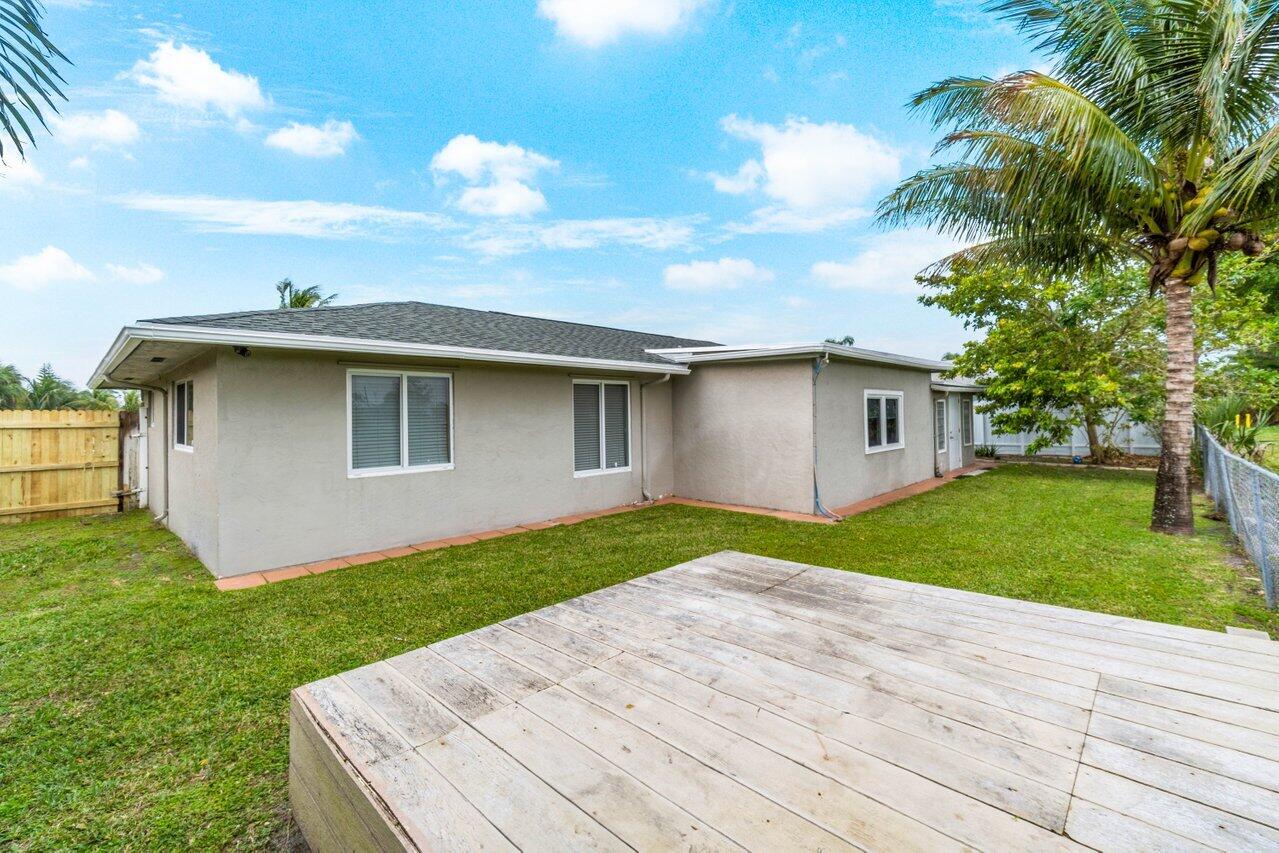 208 Lochmore Road Riviera Beach, FL 33407 - Photo 32 of 34 028-208LochmoreRoad-RivieraBeach-FL-3340