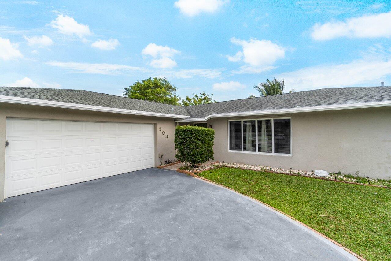 208 Lochmore Road Riviera Beach, FL 33407 - Photo 4 of 34 004-208LochmoreRoad-RivieraBeach-FL-3340