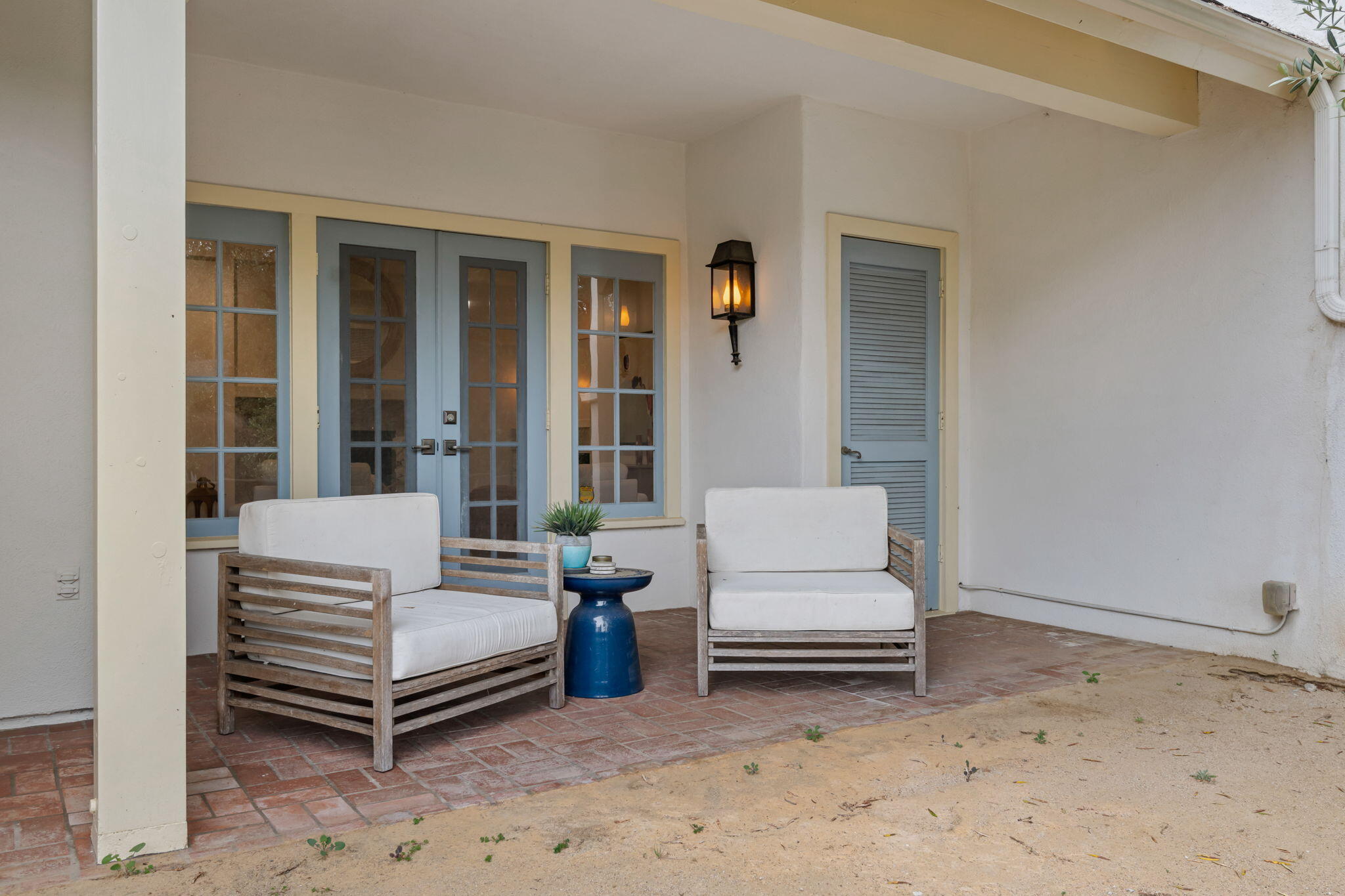 3165 Eucalyptus Hill Road Santa Barbara, CA 93108 - Photo 16 of 32 24-Front Patio