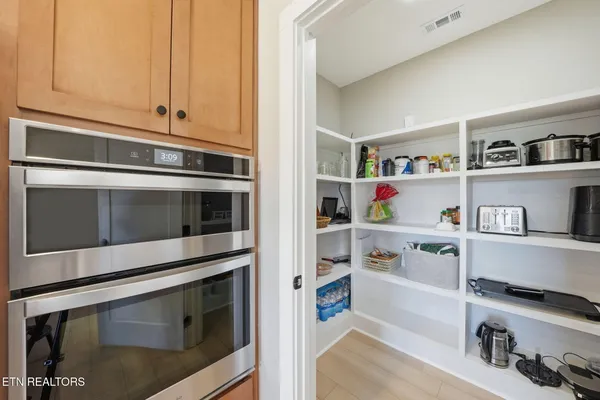 $875,000 | 806 River Drive, Blaine, TN 37709