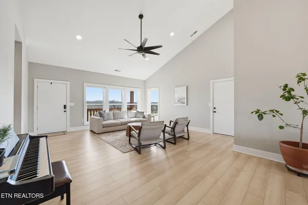 $875,000 | 806 River Drive, Blaine, TN 37709