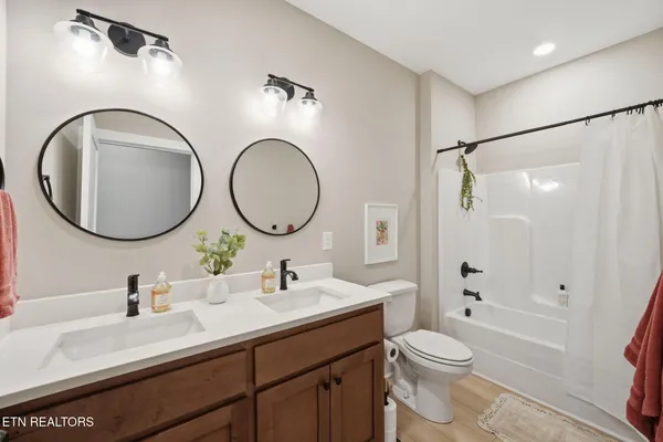 $875,000 | 806 River Drive, Blaine, TN 37709