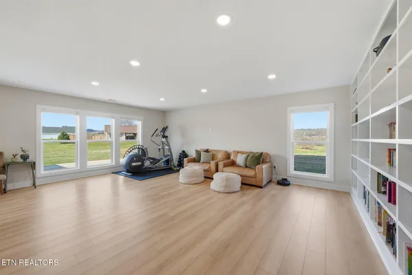 $875,000 | 806 River Drive, Blaine, TN 37709