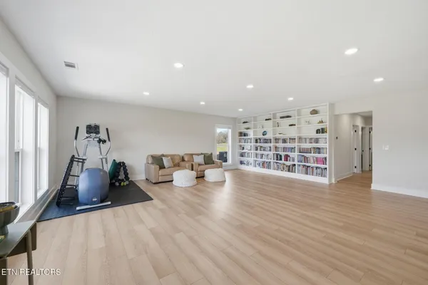 $875,000 | 806 River Drive, Blaine, TN 37709