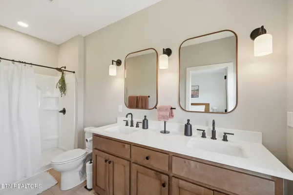 $875,000 | 806 River Drive, Blaine, TN 37709