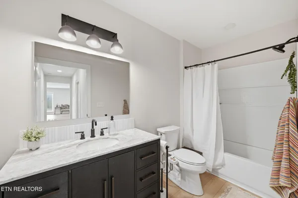 $875,000 | 806 River Drive, Blaine, TN 37709