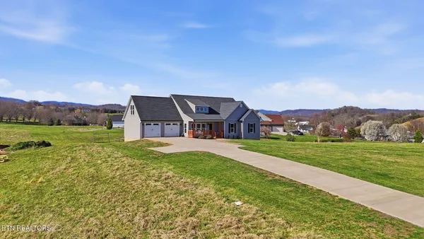 $875,000 | 806 River Drive, Blaine, TN 37709