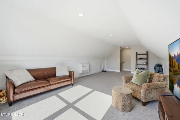 $875,000 | 806 River Drive, Blaine, TN 37709