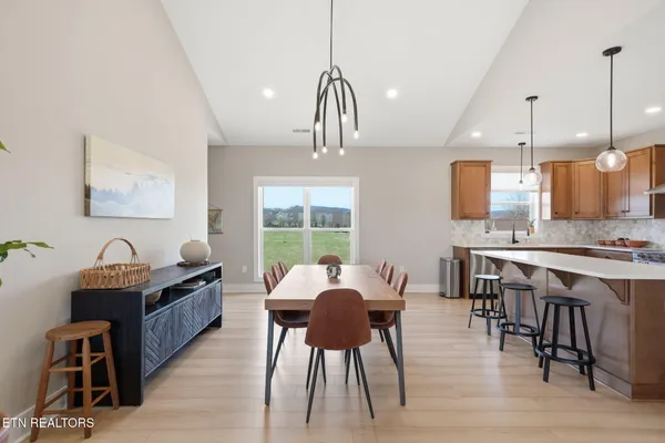 $875,000 | 806 River Drive, Blaine, TN 37709