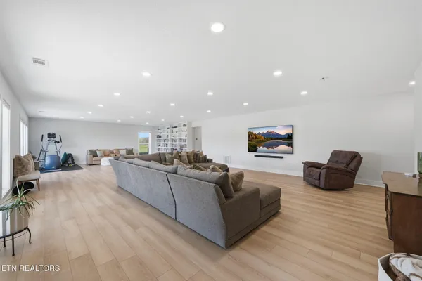 $875,000 | 806 River Drive, Blaine, TN 37709