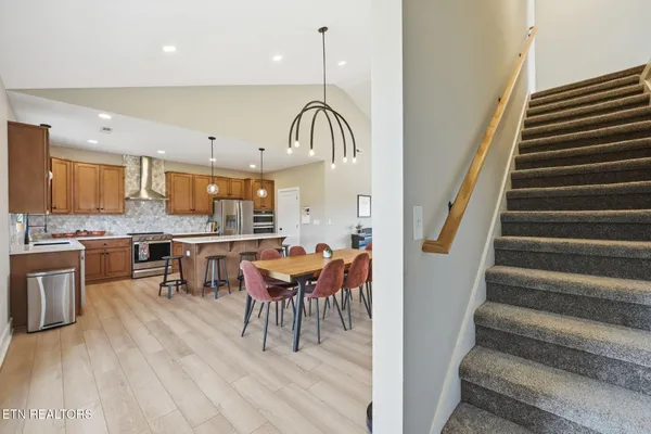 $875,000 | 806 River Drive, Blaine, TN 37709