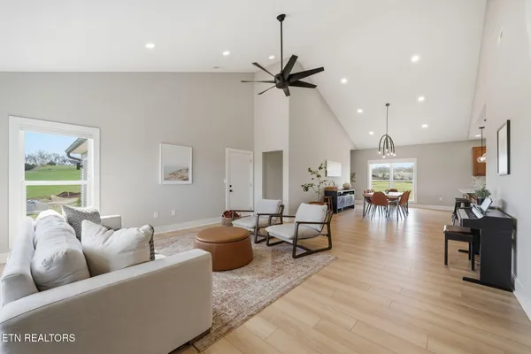 $875,000 | 806 River Drive, Blaine, TN 37709