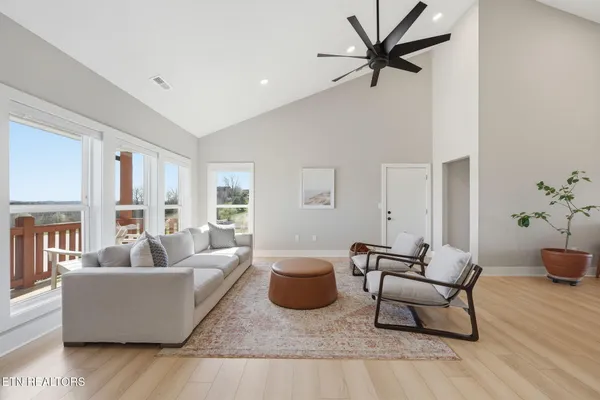 $875,000 | 806 River Drive, Blaine, TN 37709