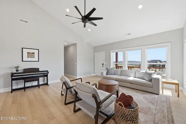 $875,000 | 806 River Drive, Blaine, TN 37709