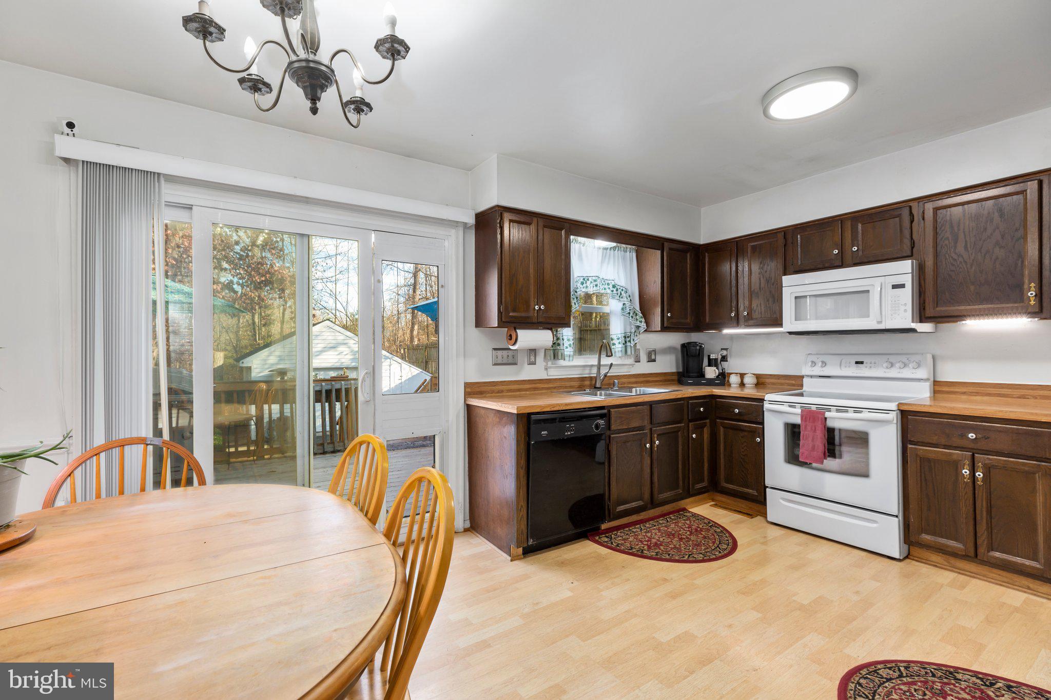 1014 Eastern View Drive Fredericksburg, VA 22405 - Photo 5 of 34 Kitchen and dining area