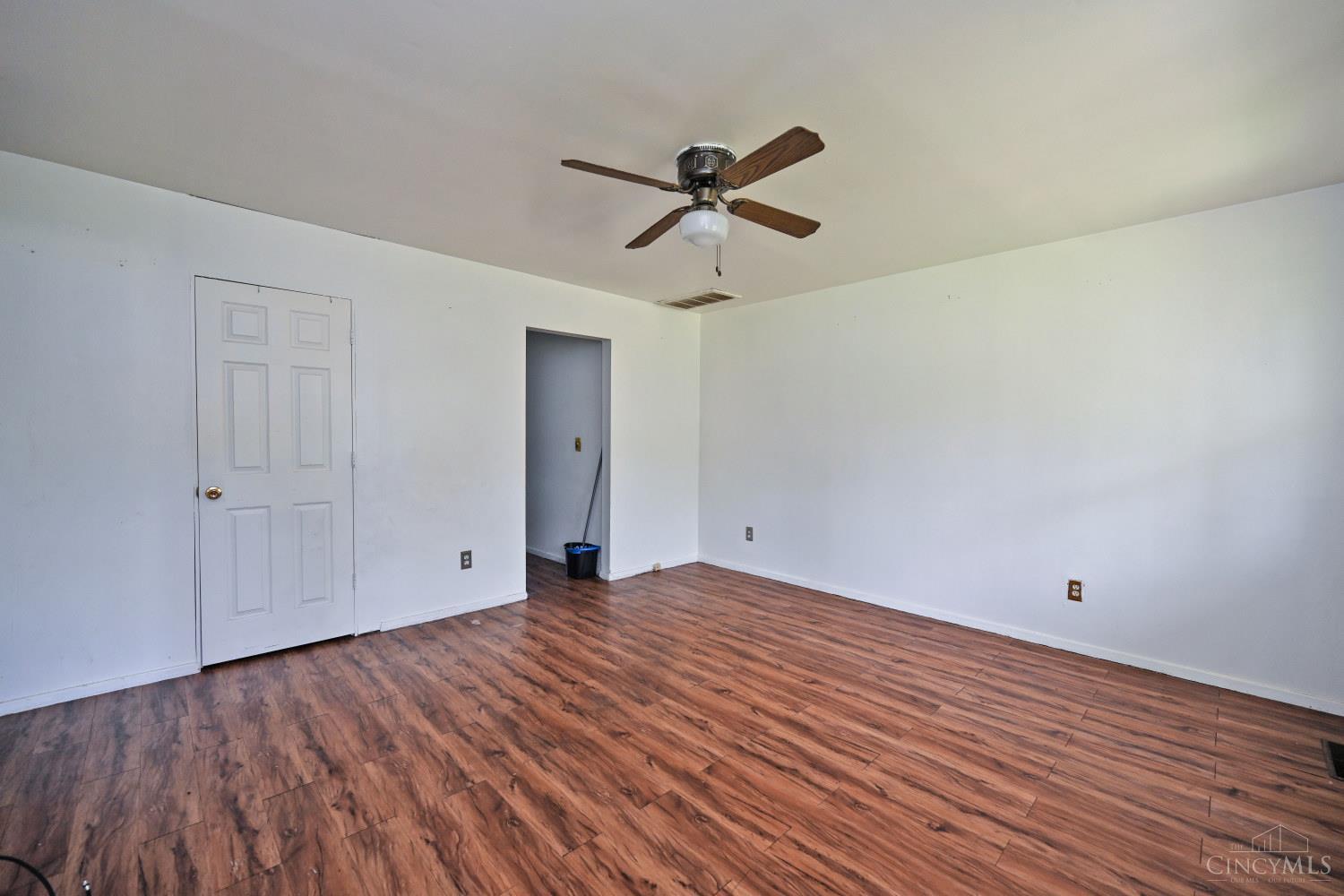 821 West Galbraith Road Cincinnati, OH 45231 - Photo 6 of 30