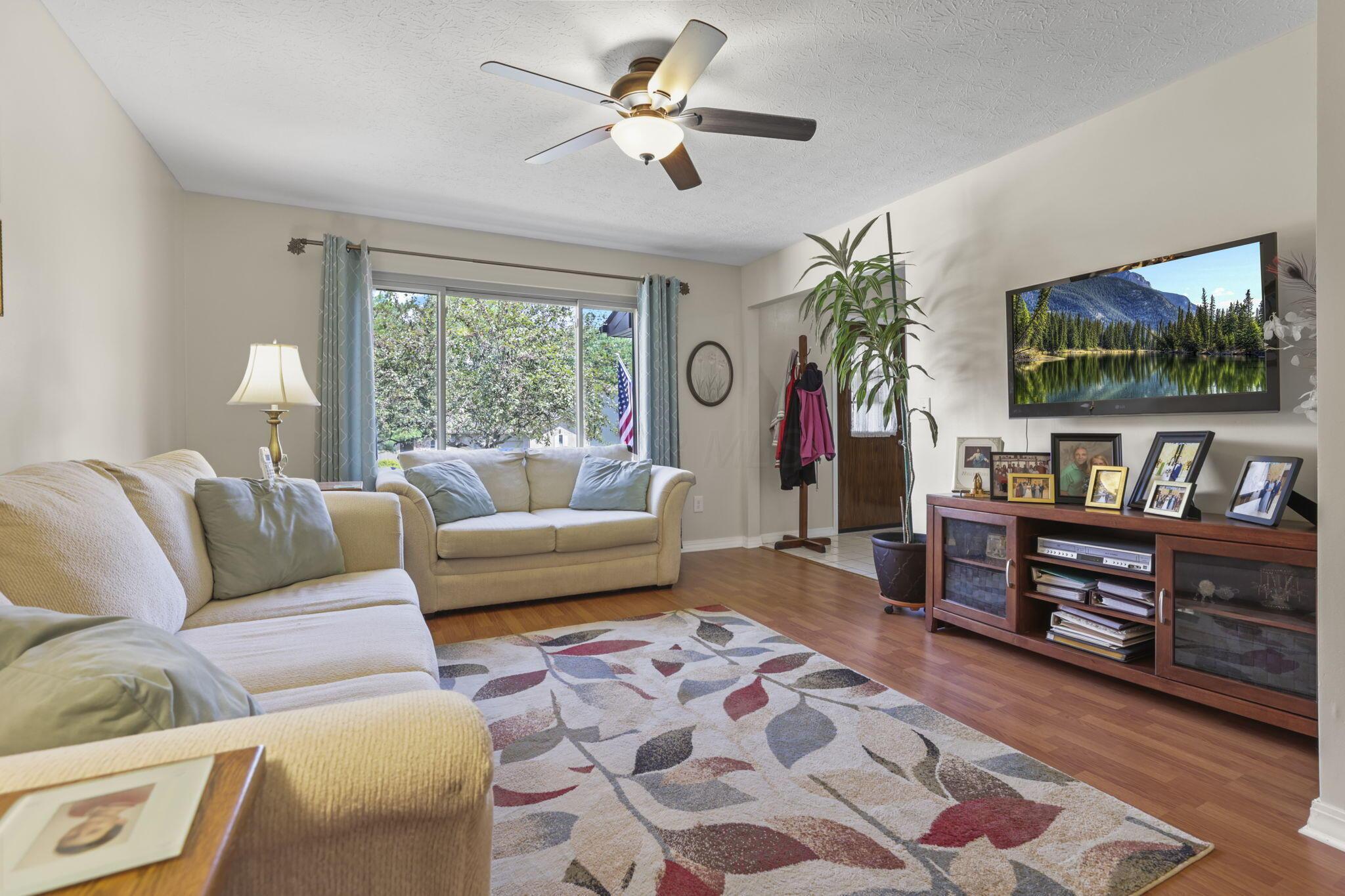 84 Hawthorn Road Southwest Pataskala, OH 43062 - Photo 11 of 66 Living Room