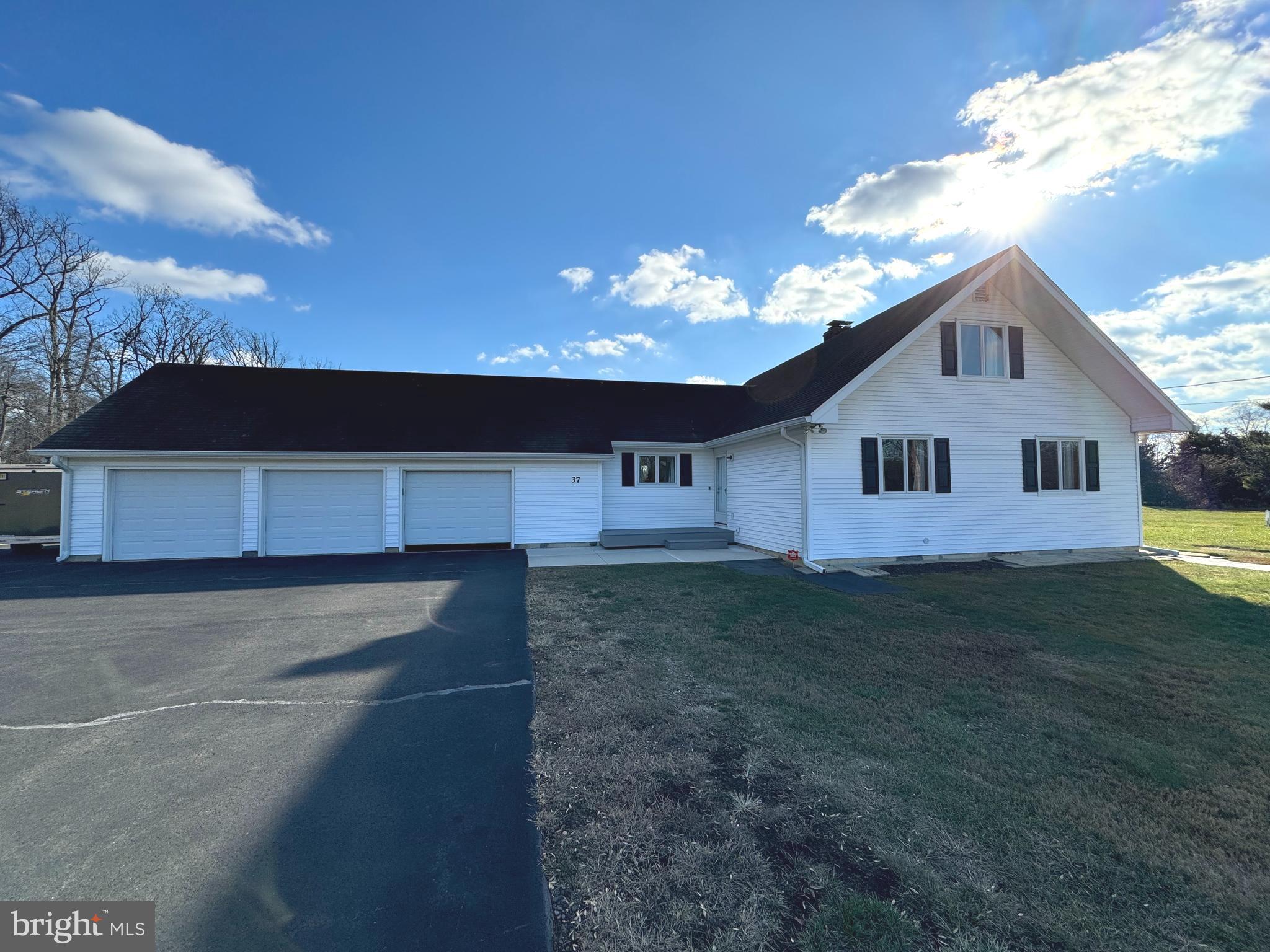 37 Walnford Road Cream Ridge, NJ 08514 - Photo 1 of 41