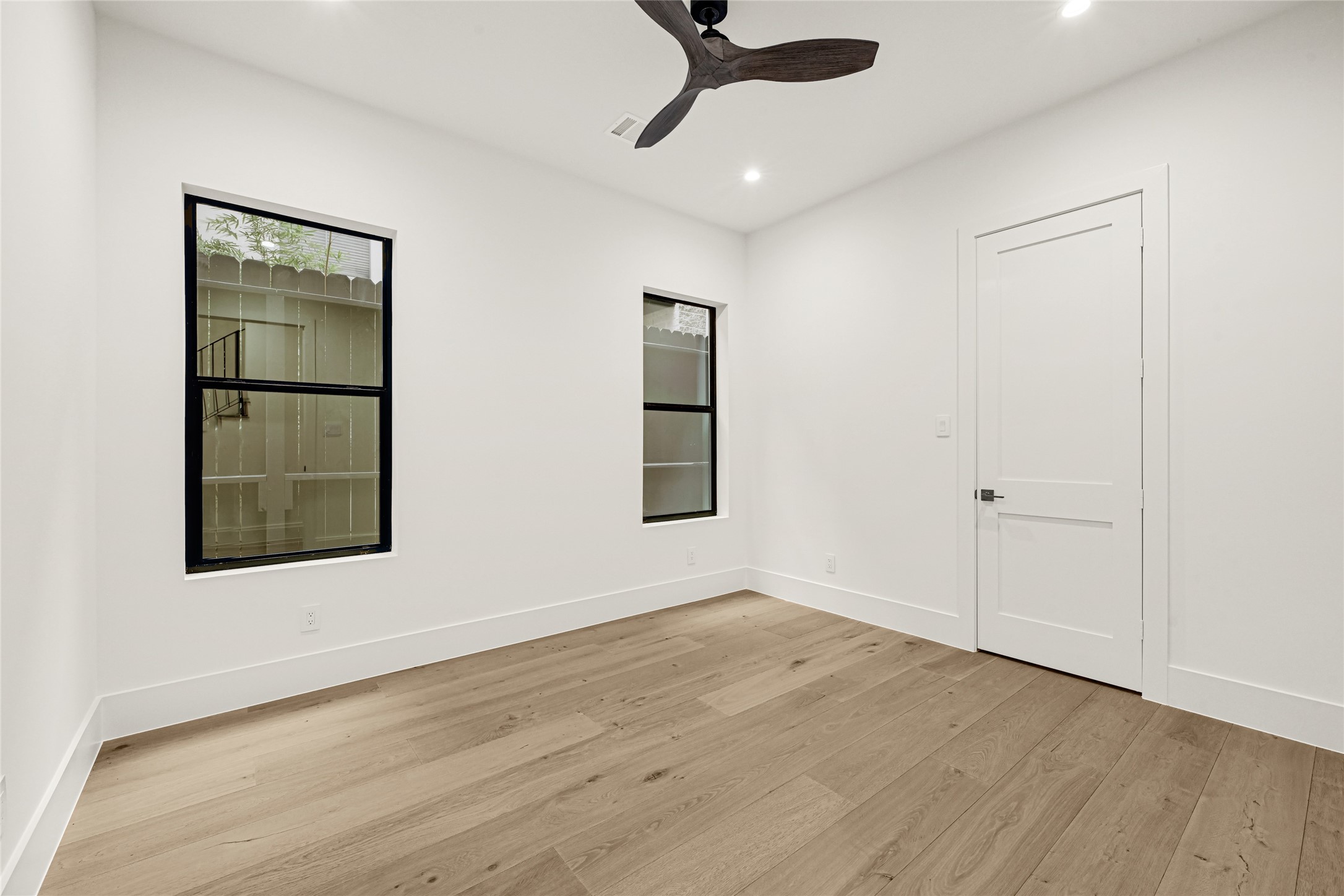 6405 Rodrigo Street, Unit B Houston, TX 77007 - Photo 7 of 28