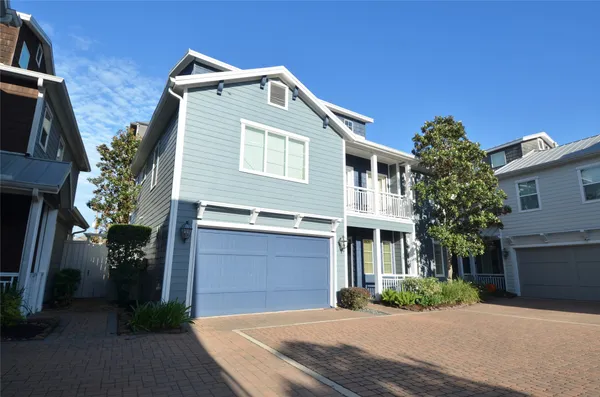 a view of an entryway with bedroom