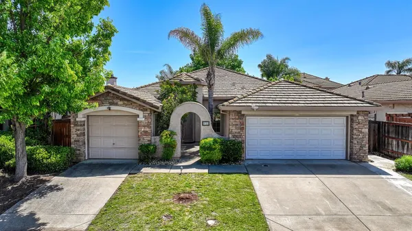 $682,500 | 9729 Marbella Court, Elk Grove, CA 95624