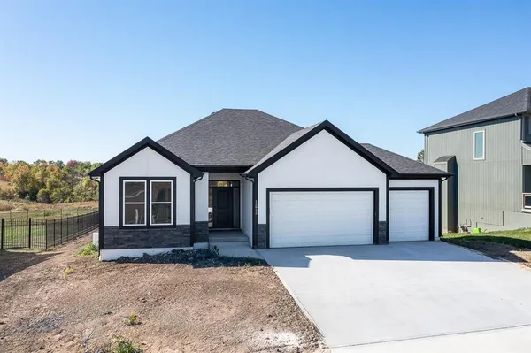 $539,950 | 1667 North 156th Street, Basehor, KS 66007