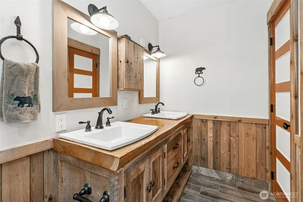 $599,000 | 390 East Emerald Lake Drive, Grapeview, WA 98546