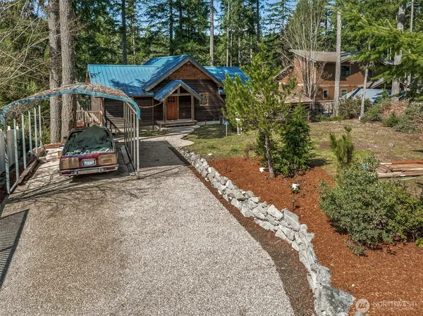 $599,000 | 390 East Emerald Lake Drive, Grapeview, WA 98546