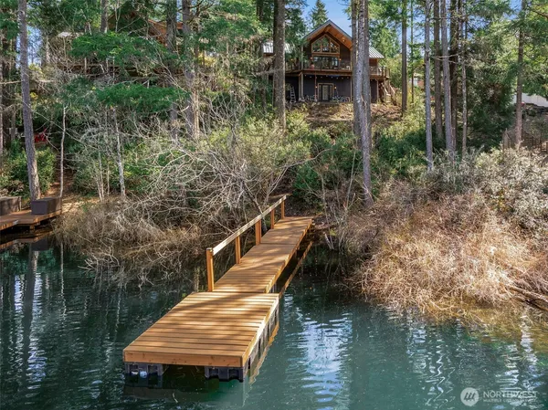 $599,000 | 390 East Emerald Lake Drive, Grapeview, WA 98546