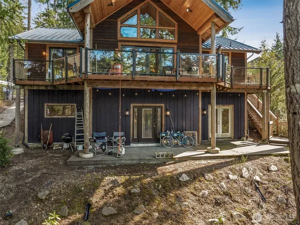$599,000 | 390 East Emerald Lake Drive, Grapeview, WA 98546