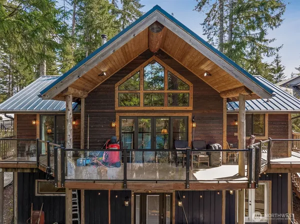 $599,000 | 390 East Emerald Lake Drive, Grapeview, WA 98546