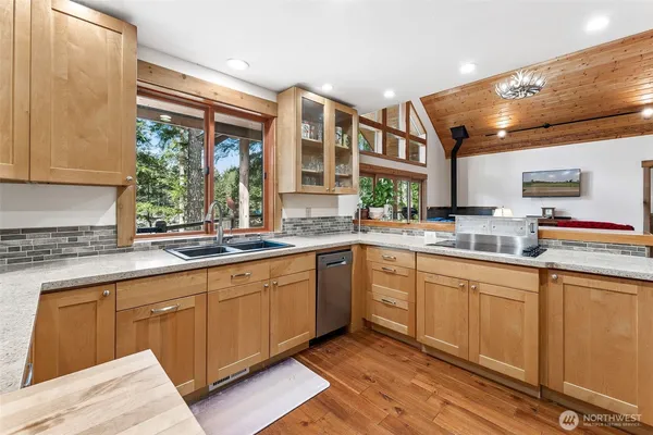 $599,000 | 390 East Emerald Lake Drive, Grapeview, WA 98546