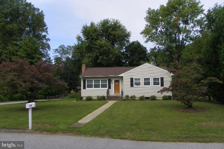 809 Cypress Beach Road Severna Park, MD 21146 - Photo 1 of 16 Corner lot, side driveway