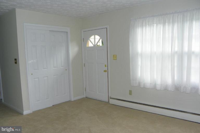 809 Cypress Beach Road Severna Park, MD 21146 - Photo 6 of 16 Living Room