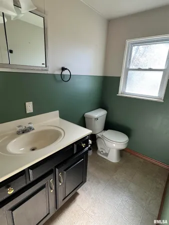 $99,900 | 110 East Bishop Street, Yates City, IL 61572