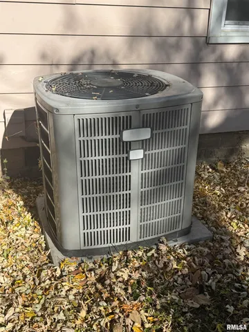 $108,000 | 110 East Bishop Street, Yates City, IL 61572