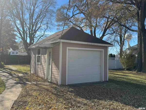 $99,900 | 110 East Bishop Street, Yates City, IL 61572