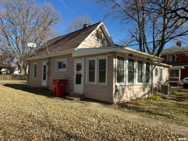 $99,900 | 110 East Bishop Street, Yates City, IL 61572