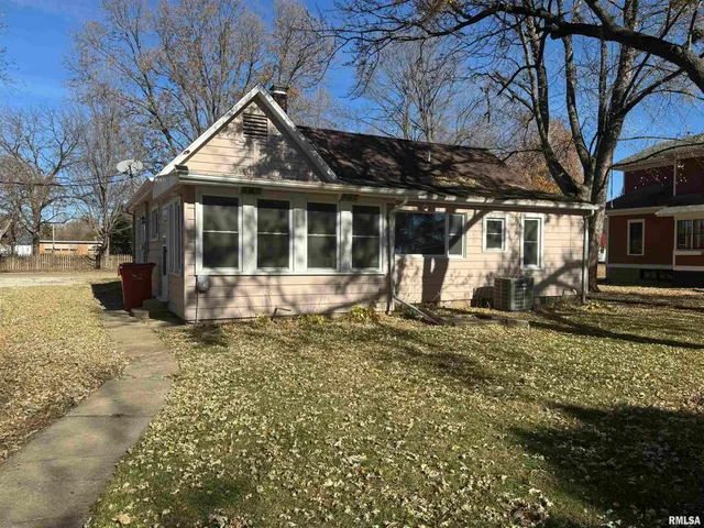 $108,000 | 110 East Bishop Street, Yates City, IL 61572