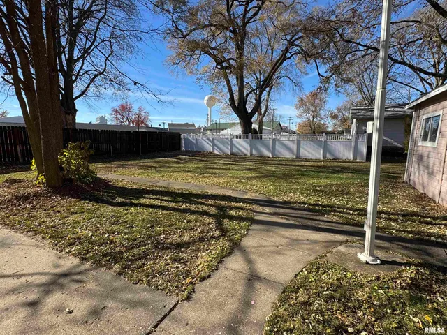 $108,000 | 110 East Bishop Street, Yates City, IL 61572