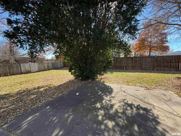 $99,900 | 110 East Bishop Street, Yates City, IL 61572