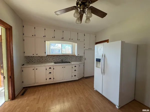 $99,900 | 110 East Bishop Street, Yates City, IL 61572