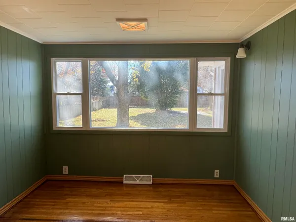 $99,900 | 110 East Bishop Street, Yates City, IL 61572