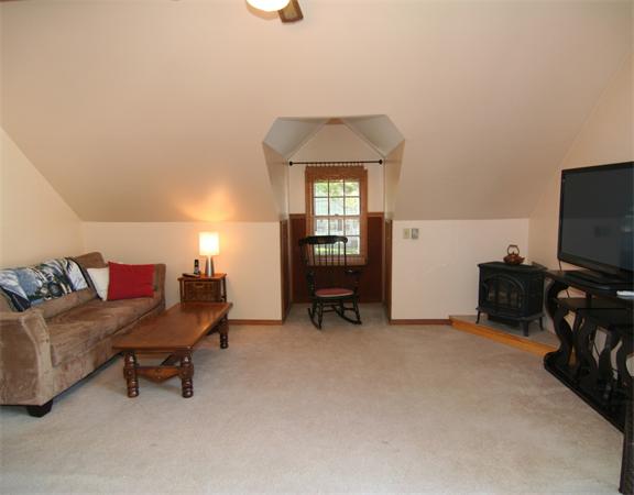 10 Elmhurst Road Stoneham, MA 02180 - Photo 16 of 19 Gallery Image 16