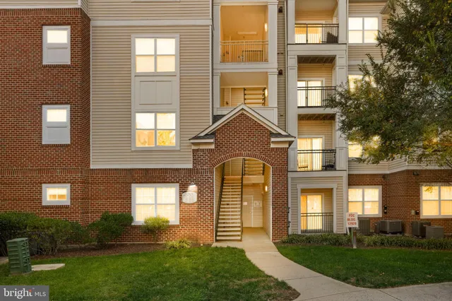 $365,000 | 12925 Centre Park Circle, Unit 304, Herndon, VA 20171