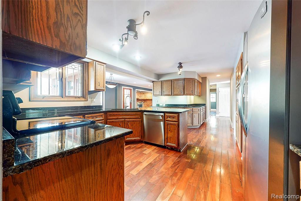 2314 Ulster Road Rochester Hills, MI 48309 - Photo 12 of 54