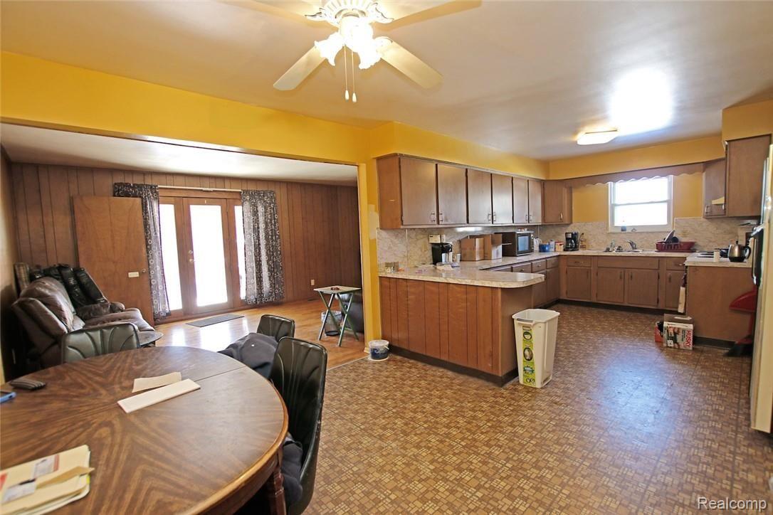 8261 Elms Road Flushing, MI 48433 - Photo 4 of 29 7) Kitchen.jpg