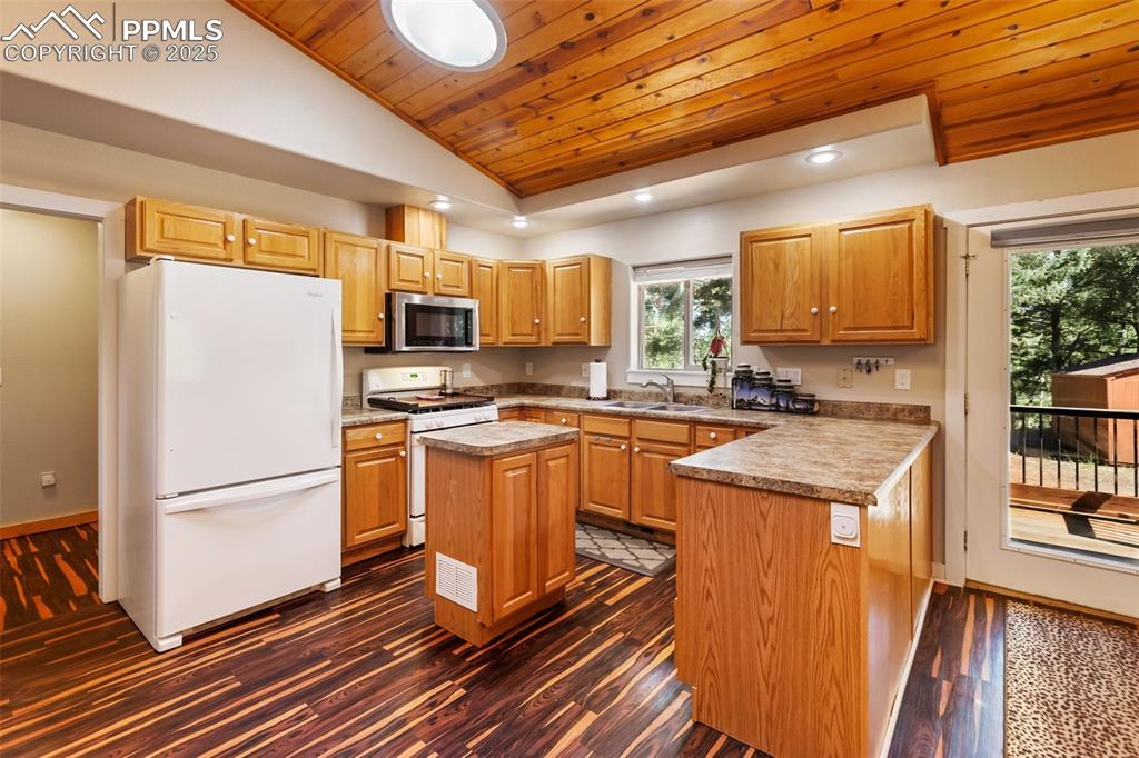 234 Wahsatch Road Florissant, CO 80816 - Photo 13 of 44 a kitchen with granite countertop a refrigerator stove and sink