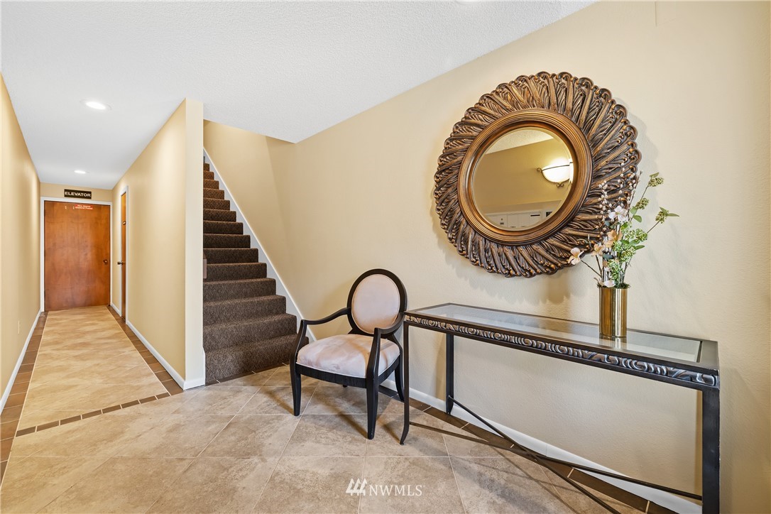 523 Maple Street, Unit 101 Edmonds, WA 98020 - Photo 4 of 40 Gallery Image 4