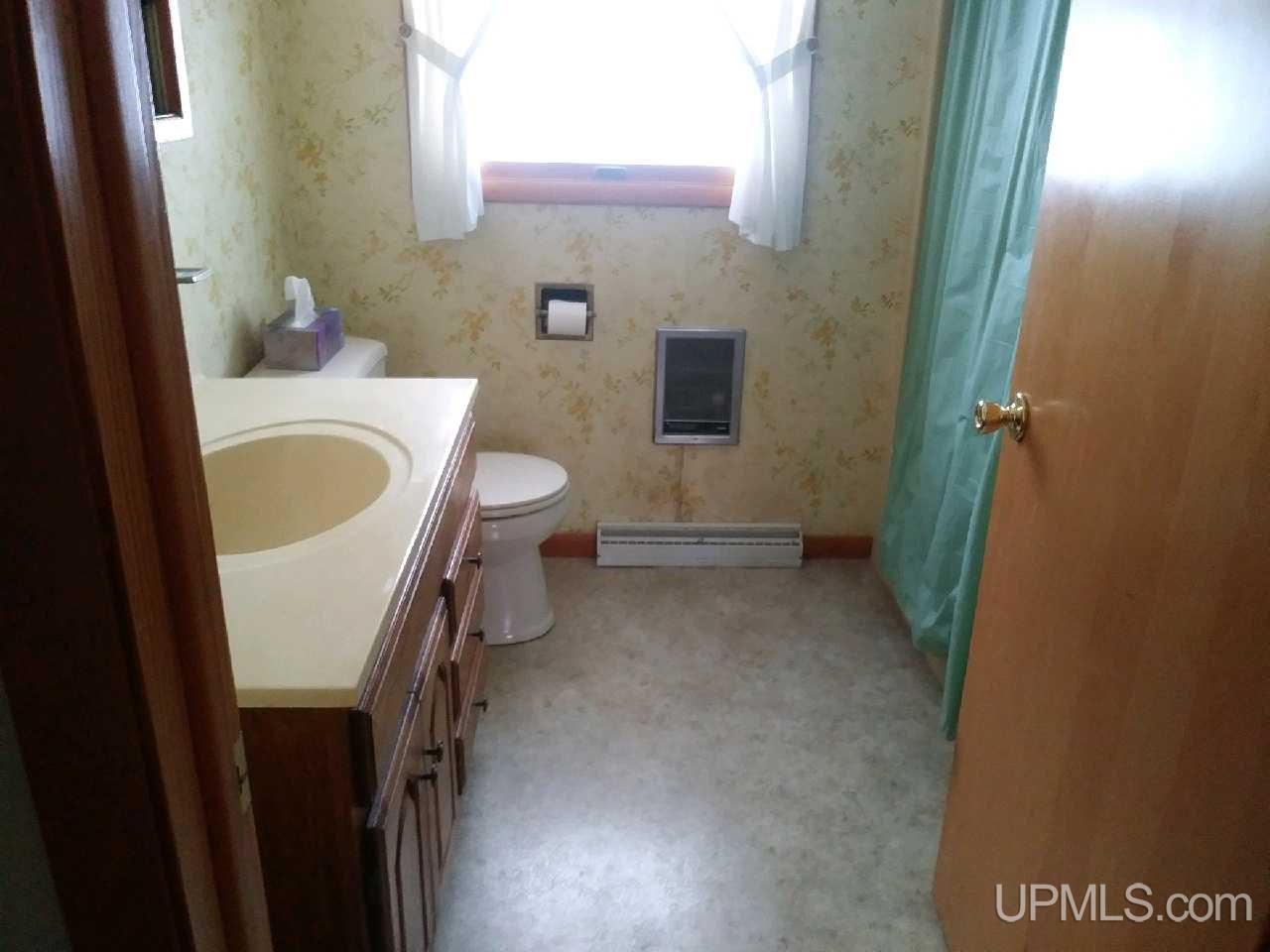 25636 Temple Street Calumet, MI 49913 - Photo 6 of 13